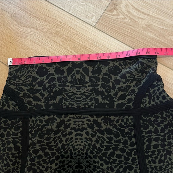 DVF Flote A-Line Stretch Knit Mini Skirt Mixed Reptile Print Size Large - Picture 4 of 11